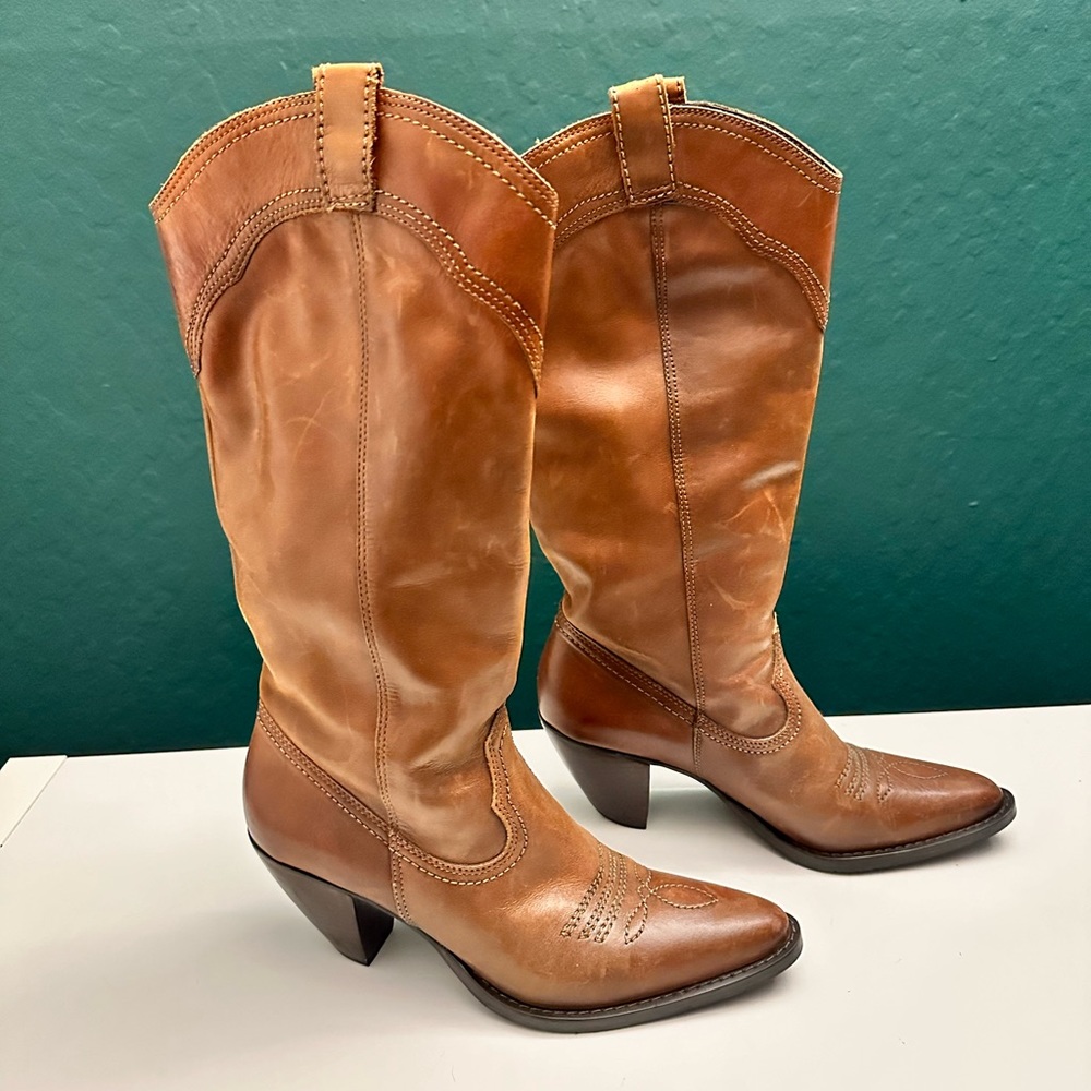 Womens cowboy boots size 7
